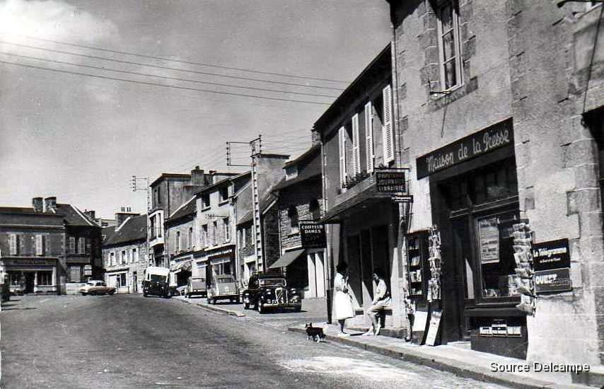 22 Plouha Place du Marechal Foch.jpg